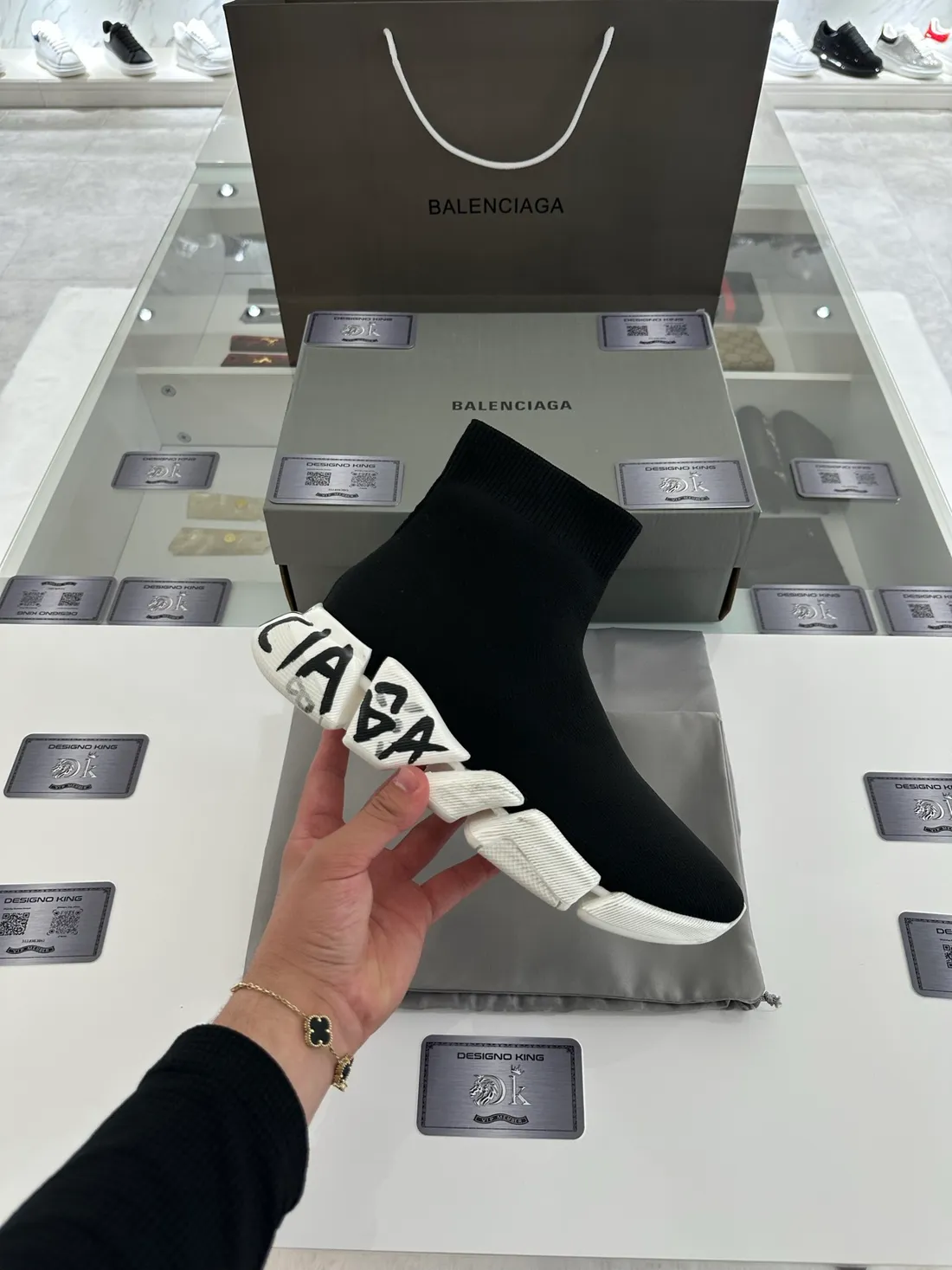 Balenciaga en Designo King