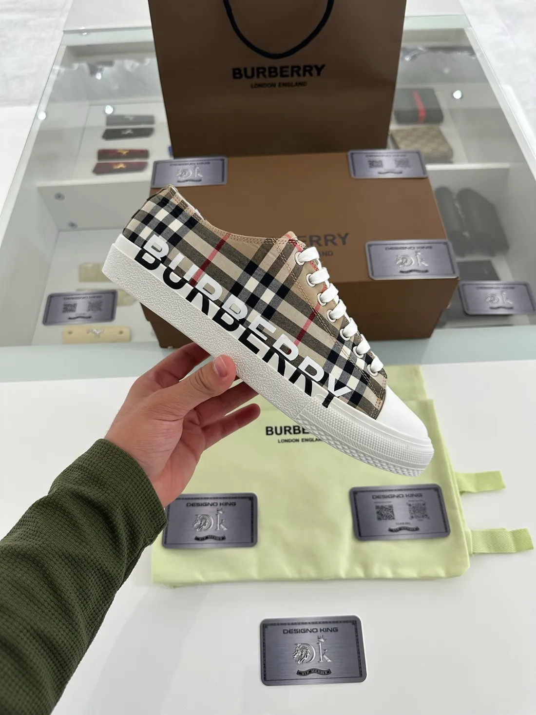 Burberry en Designo King